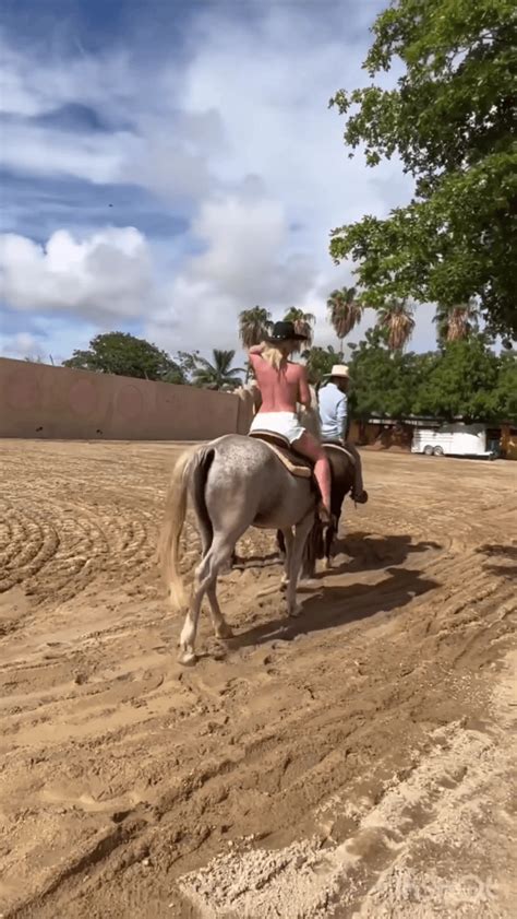 britney spears topless horse|Britney Spears goes topless on guided group horseback ride in。